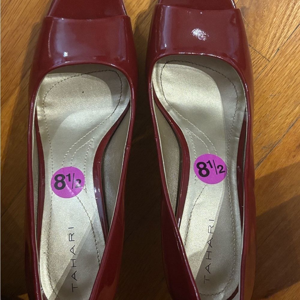 Tahari Women's Red Pumps